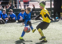 Foto: Azarts, neatlaidība un spēles prieks bērnu futbola turnīrā Mārupes novadā