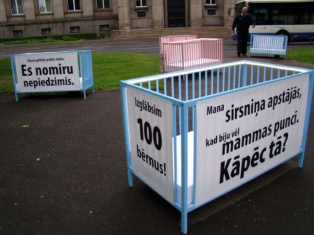 Izdota bezmaksas grāmata topošajām un jaunajām māmiņām