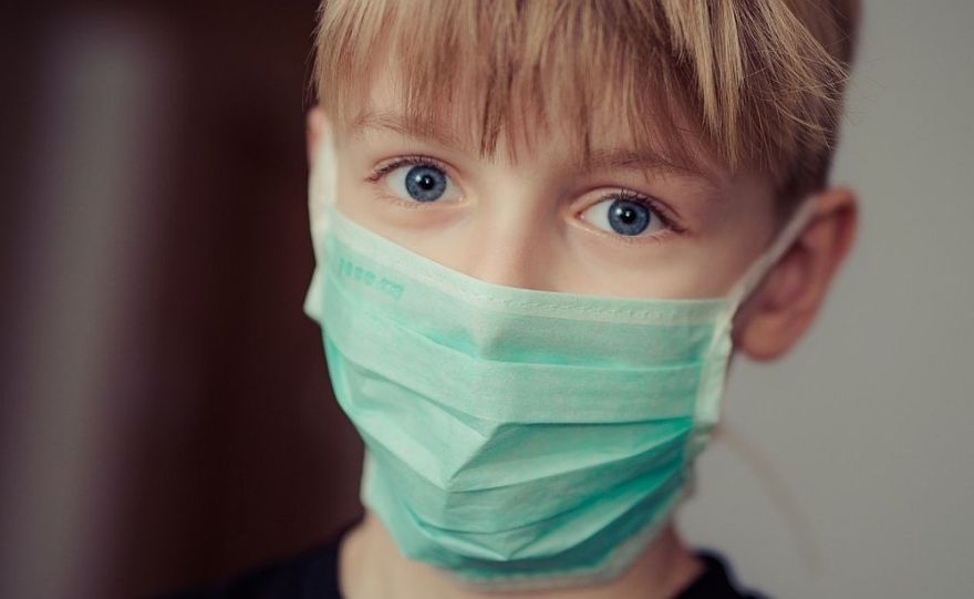 Izglītības iestādēm varētu ļaut lietot iepriekš iepirktās higiēniskās maskas, līdz to krājumi būs iztukšoti
