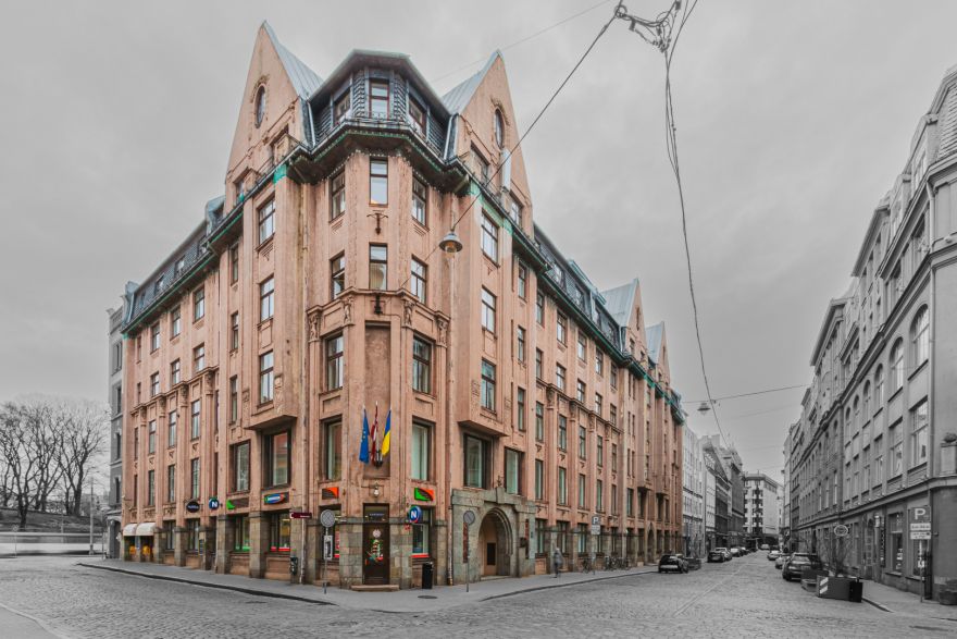 Izglītības un zinātnes ministrija atstādināta IT departamenta direktori