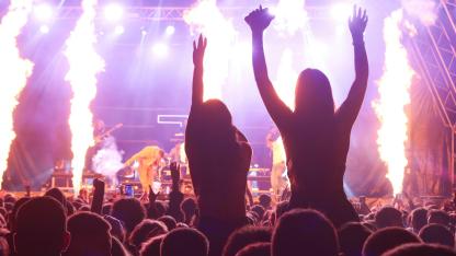 Attēls rakstam: Izklaides troksnis bez kontroles – Satversmes tiesa kritizē valsts nespēju pienācīgi pasargāt iedzīvotājus