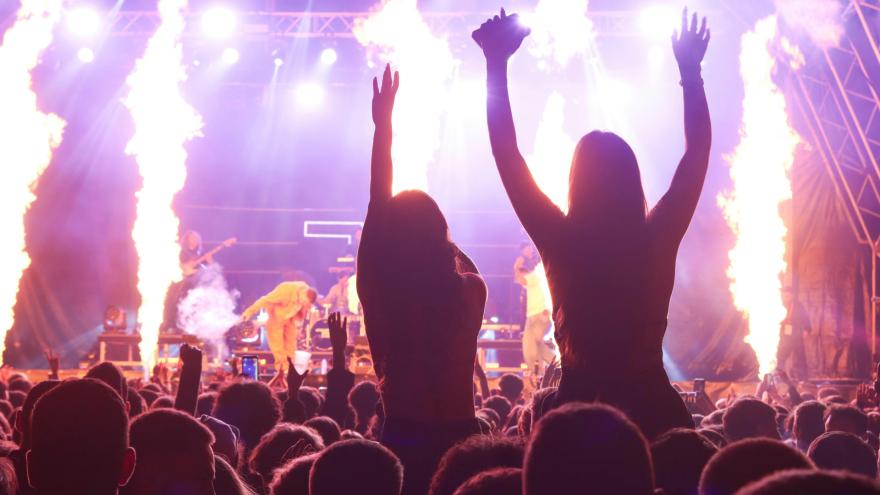 Attēls rakstam: Izklaides troksnis bez kontroles – Satversmes tiesa kritizē valsts nespēju pienācīgi pasargāt iedzīvotājus