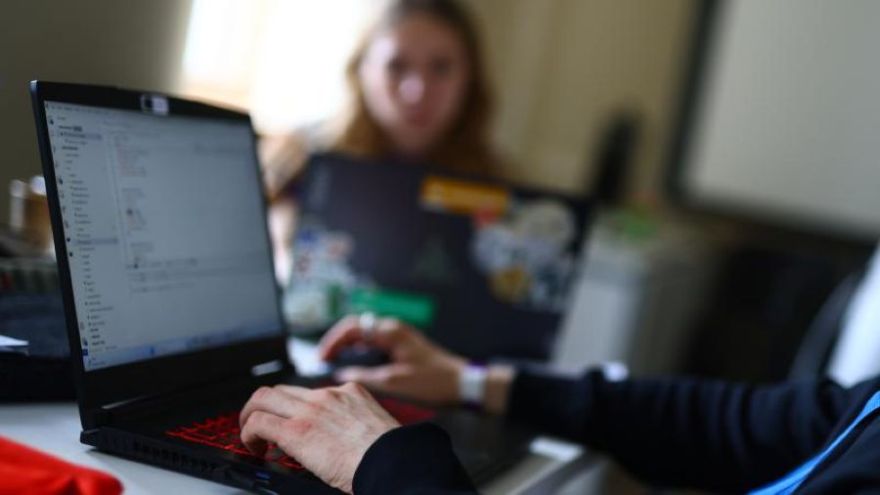 "Izlikās, ka integrē, vedot uz cirku" – konstatēto pārkāpumu dēļ aptur naudas izmaksu biedrībai