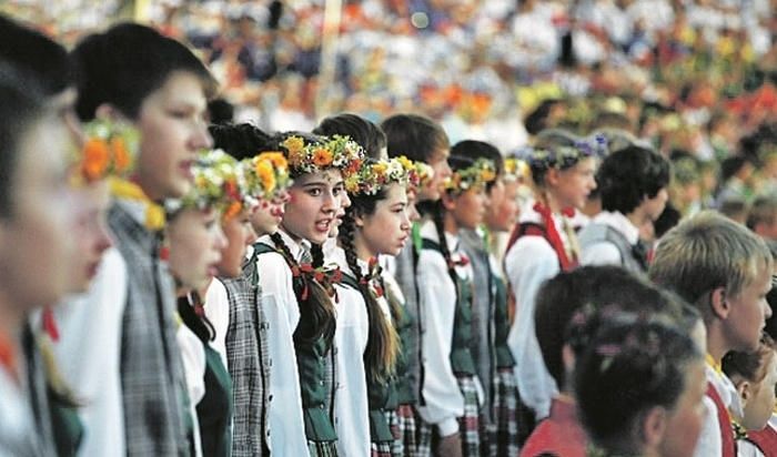 Izraugās XII Latvijas Skolu jaunatnes dziesmu un deju svētku virsdiriģentus un virsvadītājus