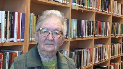 Attēls rakstam: "Ja acis vēl rāda, kam tās sataupīšu." 88 gadus vecās priekulietes aizraušanās ir grāmatas