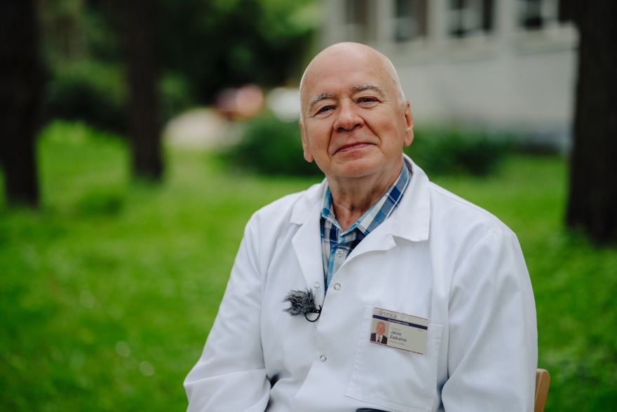 "Ja pensijā izvēlies neko nedarīt, tas ir beigu sākums." Profesors Zaļkalns stāsta, kā svinēt dzīvi