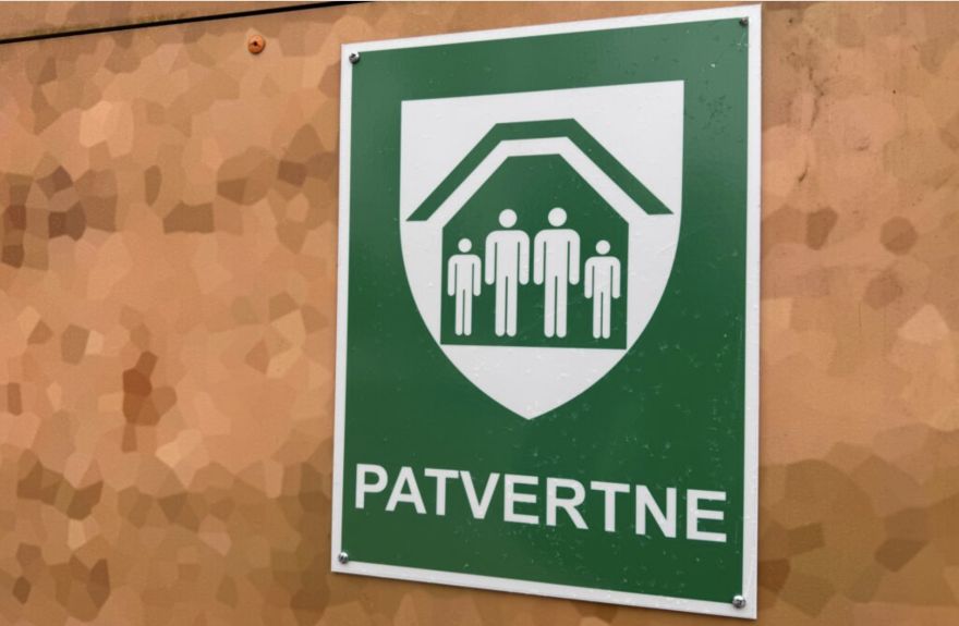 Ja skolā izsludinātu gaisa apdraudējumu, vai bērni zinātu, ko darīt? Dienesti strādā pie jauna risinājuma