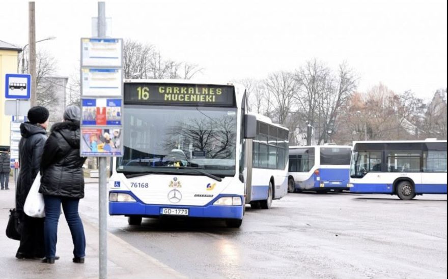 "Ja visi validētu biļetes..." Muceniekos iezīmē samilzušu problēmu 16. autobusa maršrutā