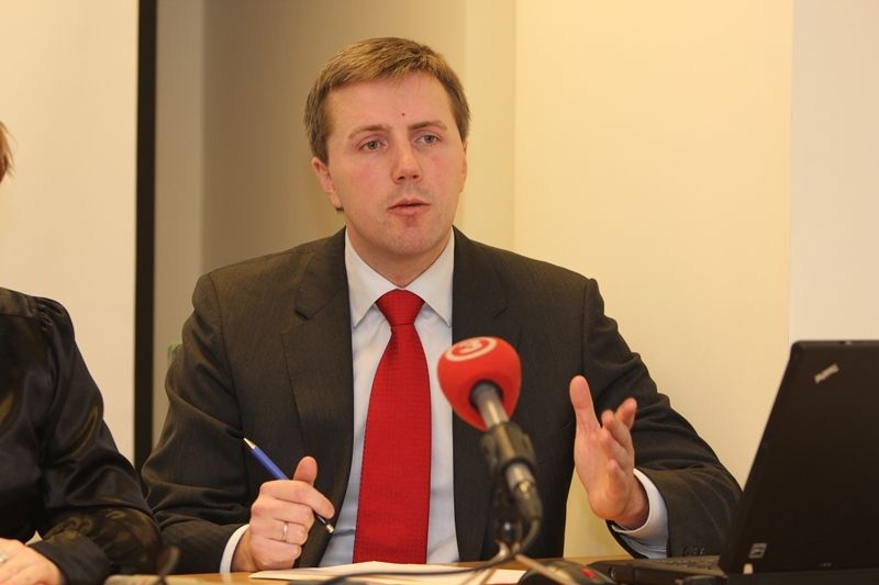 Jauna kauja pret žogiem ezermalā 