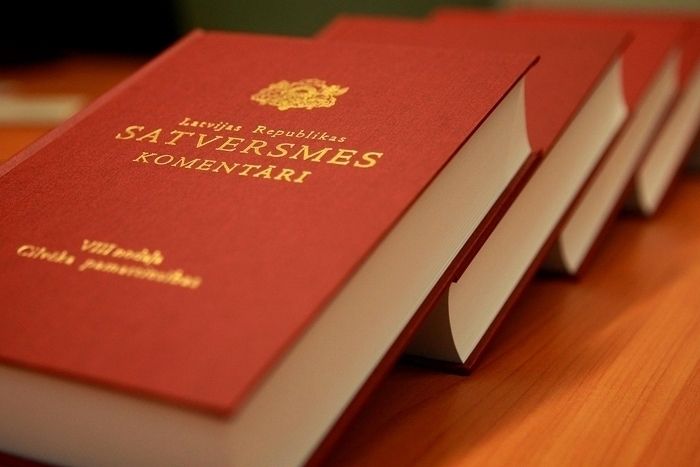 Jaunā Satversmes preambula: par un pret