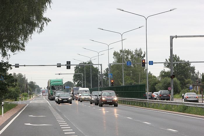 Jaunolainē uzstādīts "gudrais" luksofors