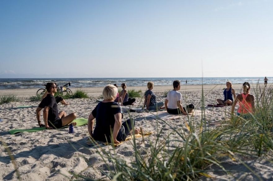 Jūrmala aicina uz bezmaksas sporta nodarbībām jūras krastā