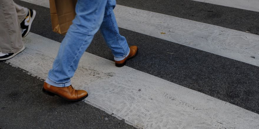 Jūrmalā meklē šoferi, kurš pameta notriekto gājēju