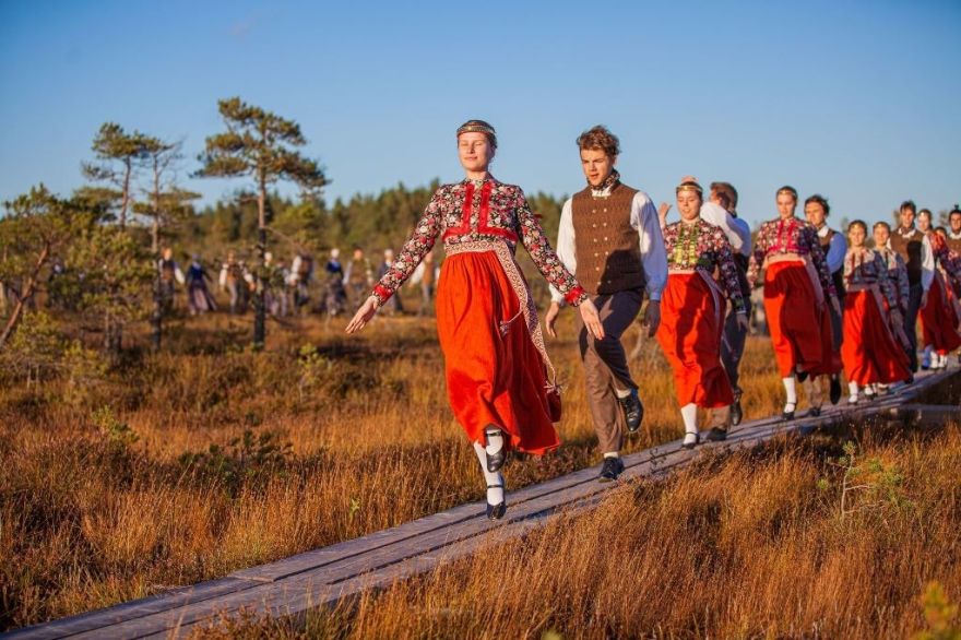 Jūrmalas liedagā festivāla "Jūras bize" dalībnieki izdejos garāko deju jūras krastā
