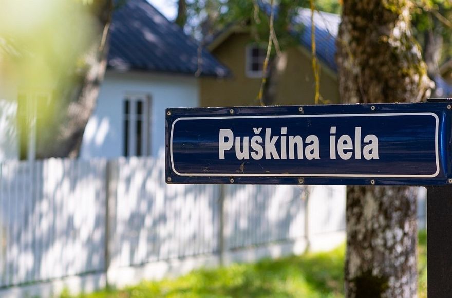 Jūrmalniekiem neviennozīmīgs viedoklis par vairāku ielu iespējamo pārdēvēšanu