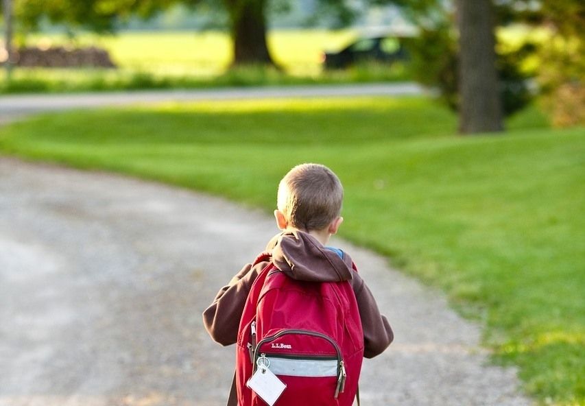 Kā emocionāli palīdzēt bērnam sagatavoties bērnudārza un skolas gaitu uzsākšanai