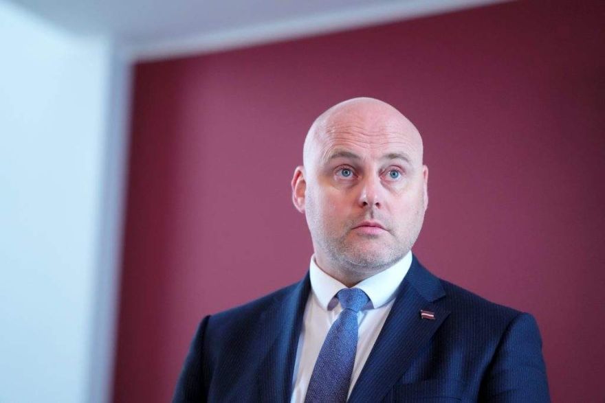 Kad priekšnieks ir dusmīgs... Kulbergs aizrāda Dombravam par nesaskaņotu rīcību