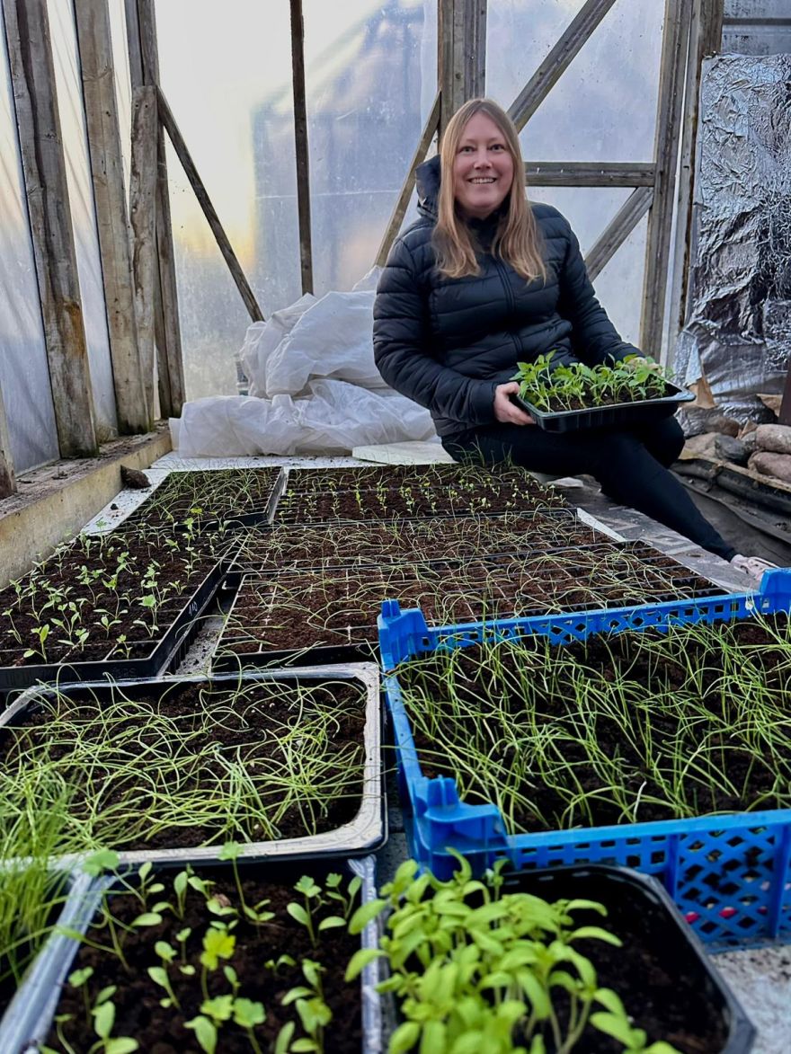 Kad sniegs nokusis, cilvēki meklē sēklas un sarunas