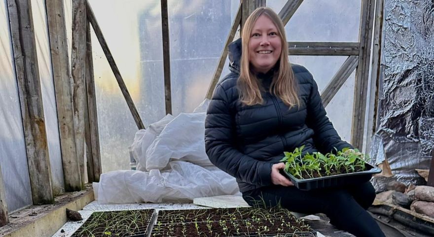 Kad sniegs nokusis, cilvēki meklē sēklas un sarunas