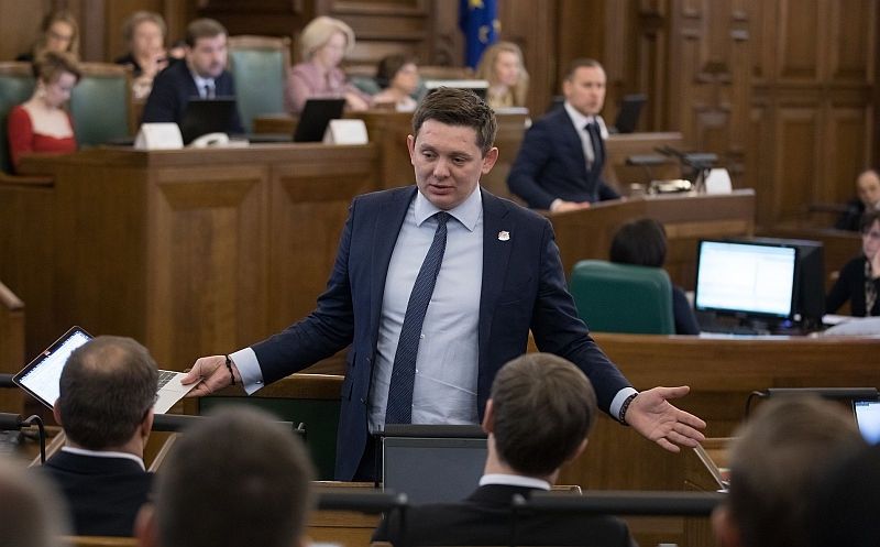 Kaimiņš: Ķezberei par dzimumu diskriminējošiem izteikumiem būtu publiski jāatvainojas Juhņēvičai