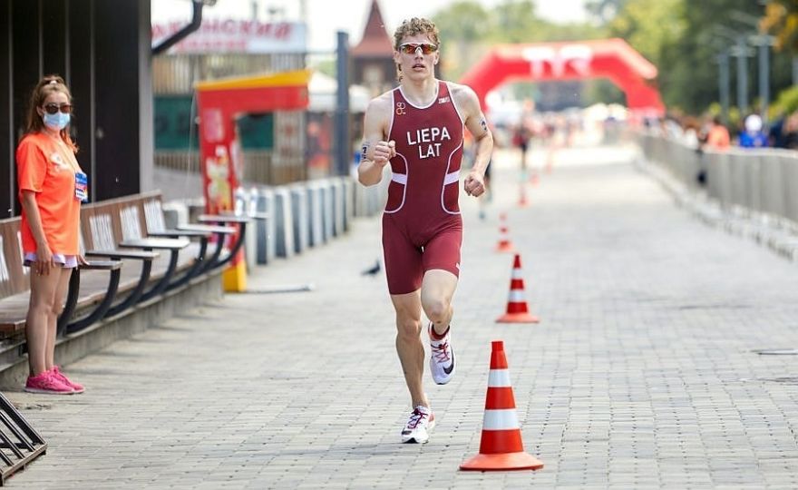 Kalngalietis Liepa izcīna 15.vietu pasaules junioru čempionātā triatlonā