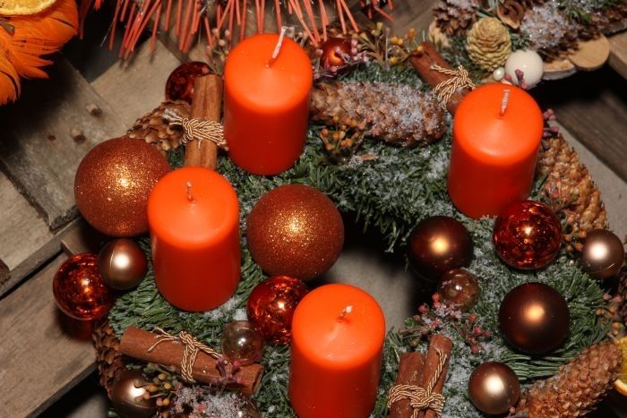 Kāpēc Adventa vainagā dedzam četras sveces un kāpēc Adventi saucam par Adventu