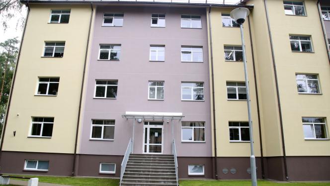Attēls rakstam: Kāpēc migrantu centram jābūt Pierīgā? Soctīklos uzvirmojusi emocionāla diskusija par Muceniekiem