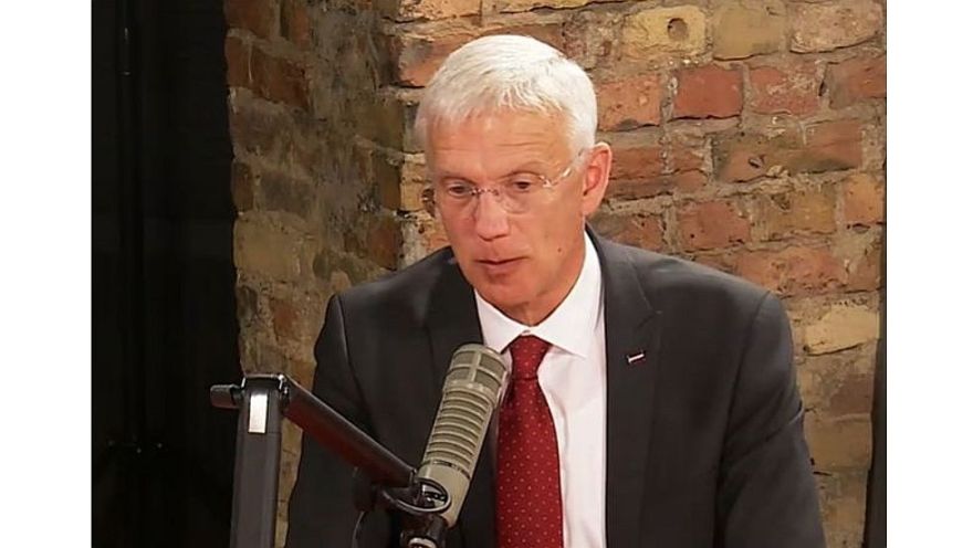 Kariņš: Lēmumus par konkrētu skolu vai klašu pāreju uz neklātienes mācībām šogad plānots pieņemt decentralizēti