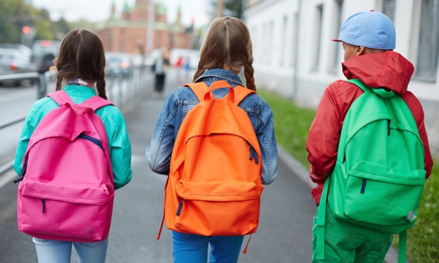 Kas jāņem vērā, izvēloties skolēna mugursomu. Fizioterapeites padomi