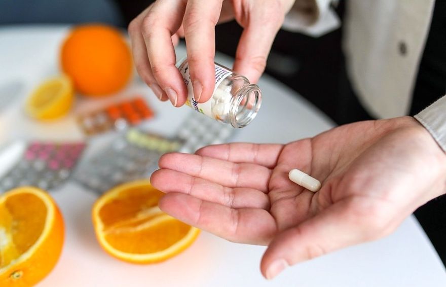 Katrs ceturtais iedzīvotājs saaukstējoties lieto vitamīnus. Kā tos pareizi lietot?