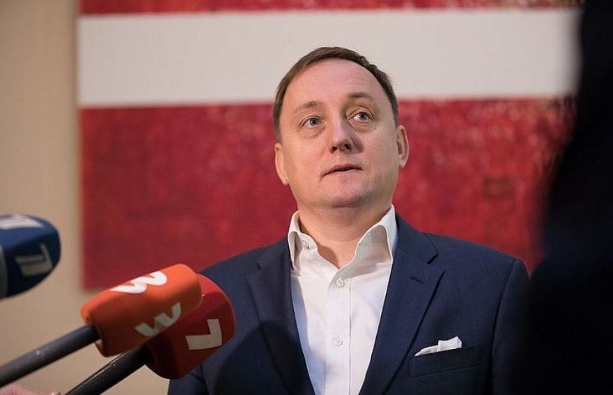 Kazāks: Latvijas ekonomika pašlaik rāpjas ārā no bedres, bet Covid-19 riski saglabājas
