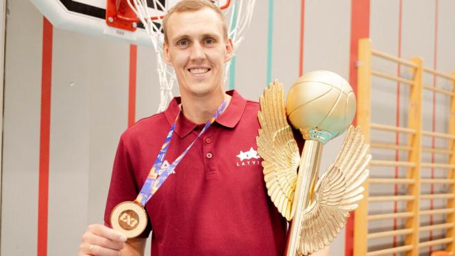 Attēls rakstam: Ķekava atalgo savu čempionu: basketbolistam Naurim Miezim piešķir 5000 eiro