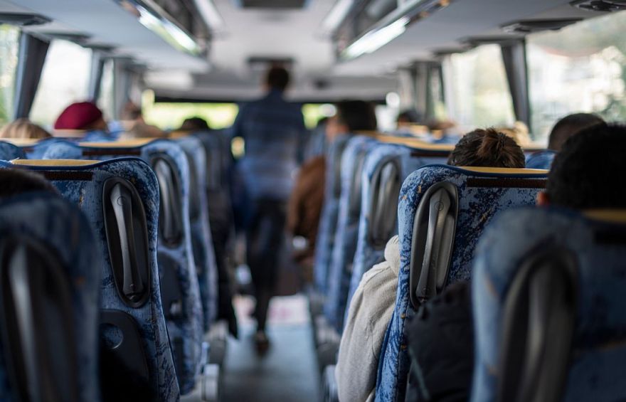 Ķekavā skolēni brauks pa vecam. Autobusu maršrutus turpinās izvērtēt