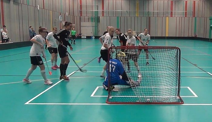 Ķekavas florbolistes negriež ceļu čempionāta līderēm