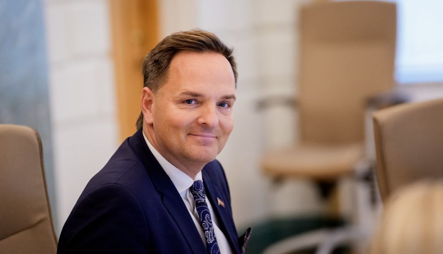 KNAB aizturētais Raivis Kronbergs pamet Valsts kancelejas direktora amatu