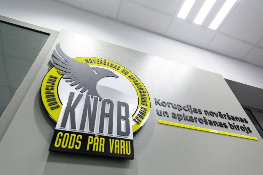 KNAB veicis kratīšanas trīs slimnīcās