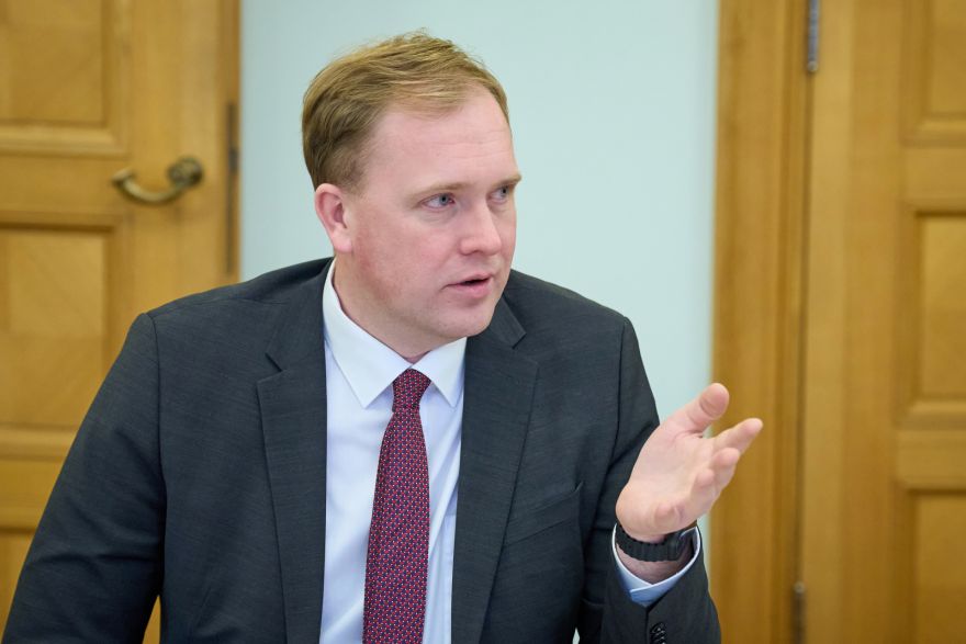 "Komandējumos dzerat par valsts naudu vai par savējo?" Valainis iesaistās konfliktā ar Kleinbergu