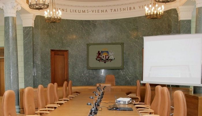 Komentārs: Par ko liecina demisijai izvēlētais laiks?