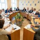 Attēls rakstam: Komisija neatbalsta nedz vairāku novadu atjaunošanu, nedz atteikšanos no lielo pilsētu un blakus novadu apvienošanas