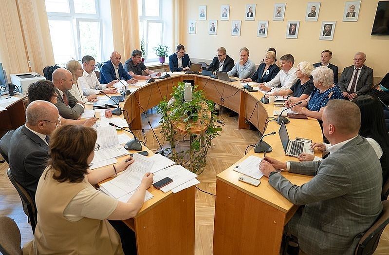 Komisija neatbalsta nedz vairāku novadu atjaunošanu, nedz atteikšanos no lielo pilsētu un blakus novadu apvienošanas