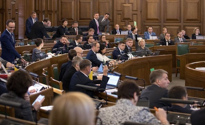 Konceptuāli atbalsta Rīgas un Ventspils ostu pārņemšanu valsts pārvaldībā