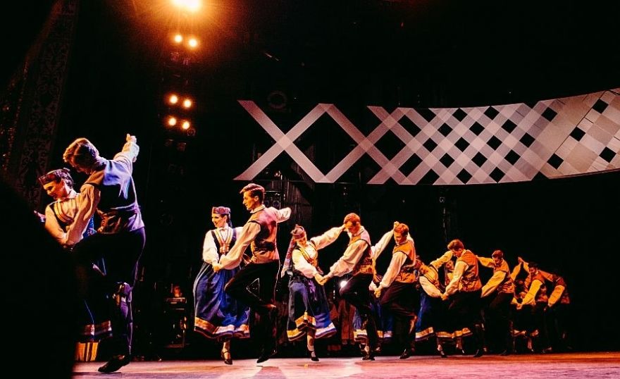 Koncertā "Raiti, raiti rakstā dej" godinās TDA "Dancis" māksliniecisko vadītāju Rolandu Juraševski
