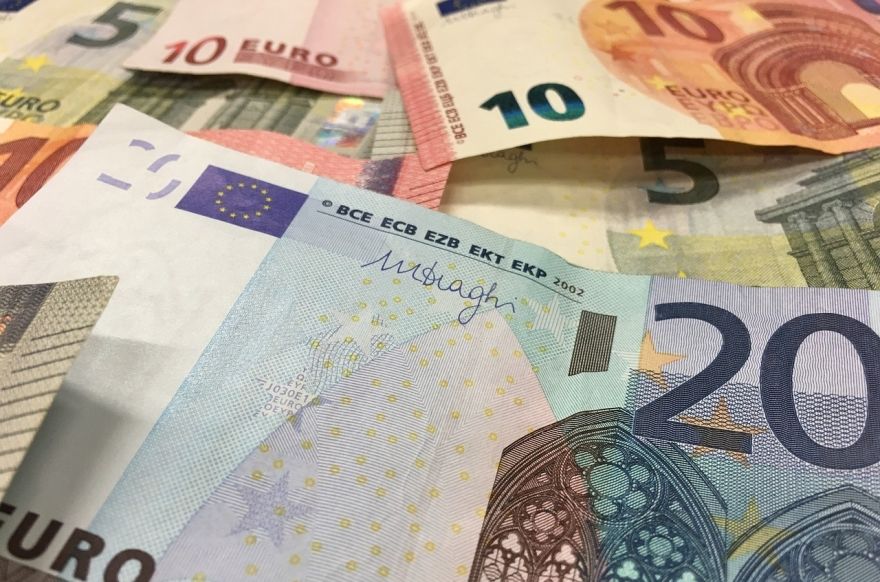 Kopējie nodokļu parādi Latvijā jūlija sākumā veidoja 855,865 miljonus eiro