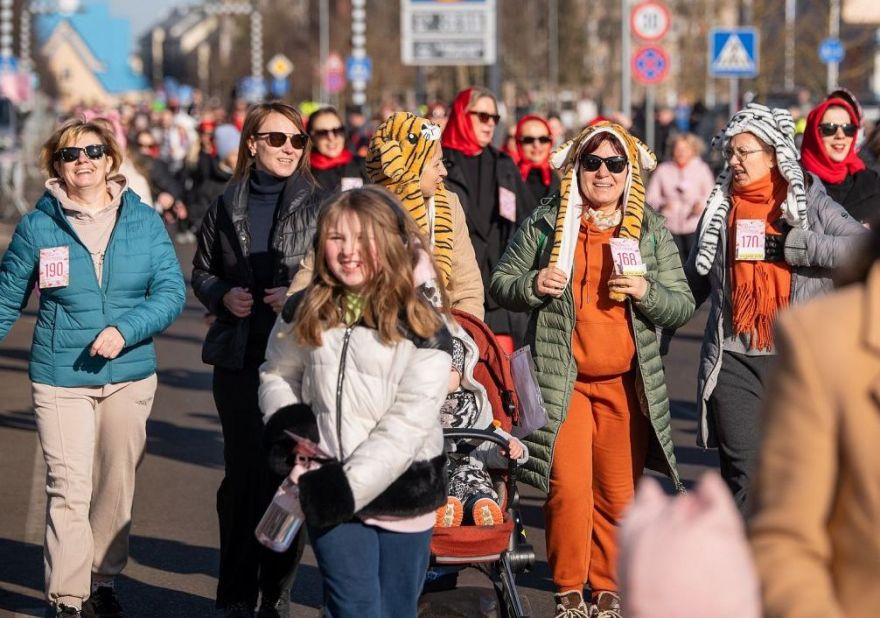 Krāšņā noskaņā Salaspilī aizvadīts Sieviešu dienas skrējiens
