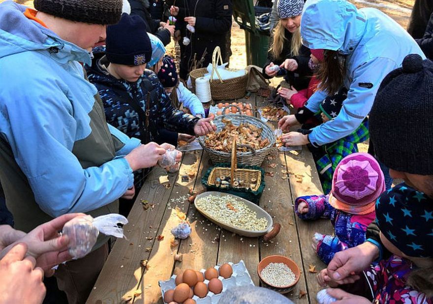 Krāsos olas un atpūtīsies. Latvijas iedzīvotāji par Lieldienu plāniem
