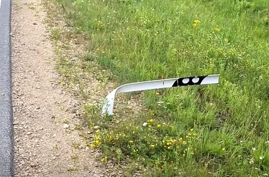 Kuru tie traucēja? Ķekavas novadā nolauzti un pazuduši 38 signālstabiņi