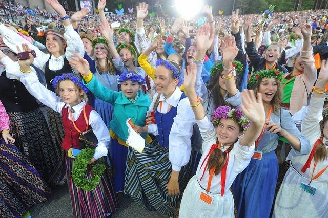 Lai gan bažu mākti, skaisti izskanējuši Skolu jaunatnes dziesmu un deju svētki