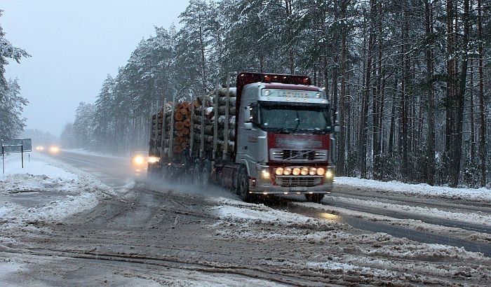 Laika apstākļu uzlabošanos Latvijā prognozē nedēļas otrajā pusē