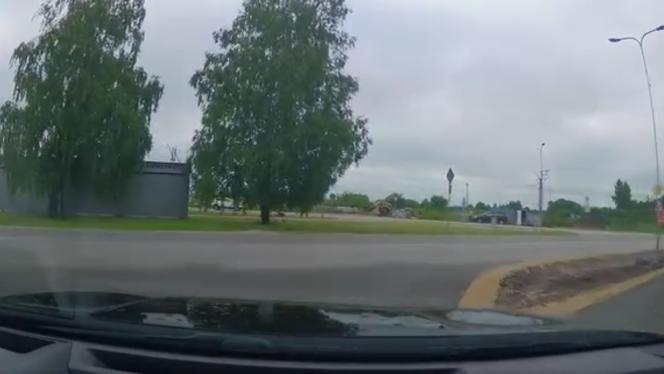 Attēls rakstam: “Laika jautājums līdz kādam negadījumam!” Carnikavā iedzīvotāji satraucas par nepārredzamu krustojumu