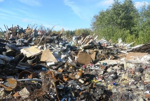 Laiks rit, atkritumu izgāztuve Amatniekos aug augumā
